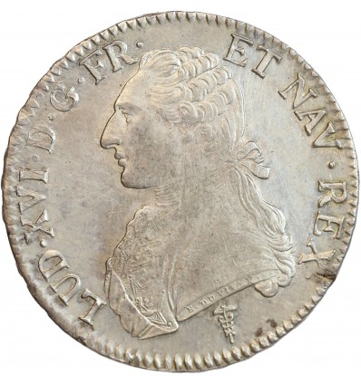 Buste de Louis XVI à gauche en habit de cour, les cheveux noués par un ruban