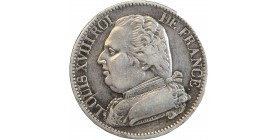 buste habillé de Louis XVIII à gauche, les cheveux noués par un ruban