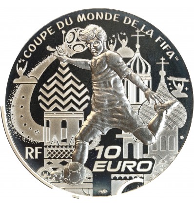 Avers : un joueur de football en plein tir