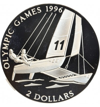 Revers : deux personnages sur un catamaran