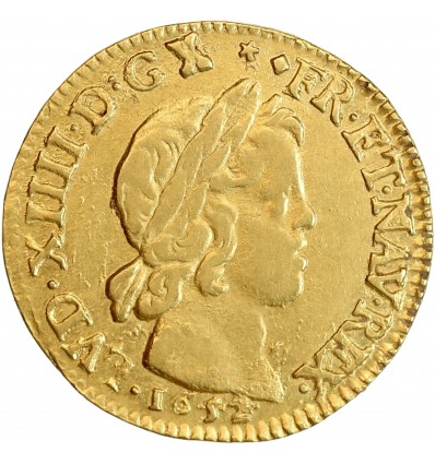 Avers : tête enfantine de Louis XIV à droite, laurée et avec une mèche courte