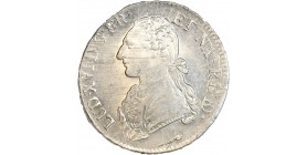 Avers :  Buste de Louis XVI à gauche en habit de cour, les cheveux noués par un ruban.