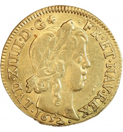 Avers : tête enfantine de Louis XIV à droite, laurée et avec une mèche longue