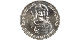 Avers : buste drapé et cuirassé de Clovis de face, tenant une lance de sa main droite